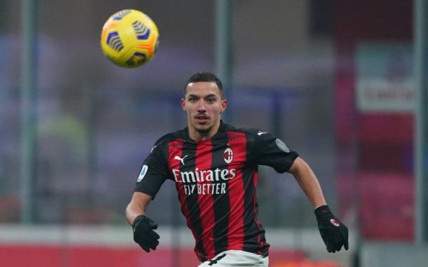 Phóng viên: Bennasel đã bị Milan bỏ rơi vì anh ta bị thương 