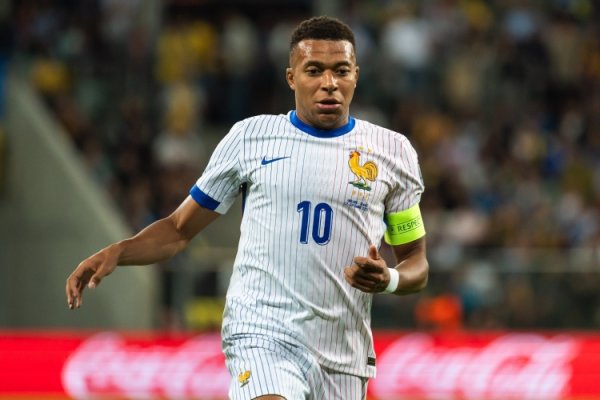 "Team News" sẽ phát hành một cuộc phỏng vấn độc quyền với MBappe vào ngày mai, người chơi tiết lộ lựa chọn cuộc sống của anh ấy và thế giới bóng đá