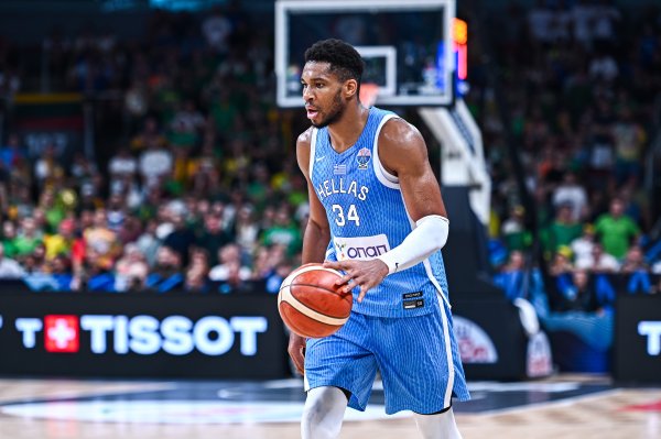 Antetokounmpo: Tôi thích tìm cách trả lời những người nghi n