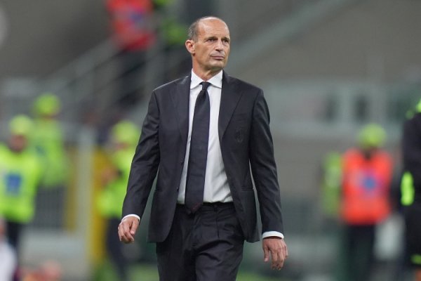 Allegri đã phải đối mặt với đội bóng do Conte dẫn đầu tám lầ