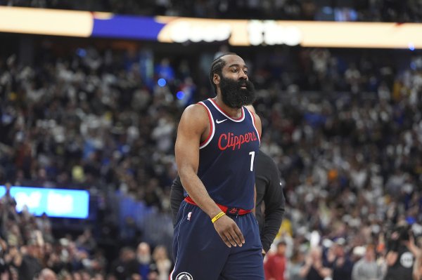 Ước mơ trở lại đỉnh cao! Harden ghi được 26 điểm khi bắn 7/9 trong hiệp, 3 rebound và 4 kiến tạo, và 5/6 quả ba điểm.